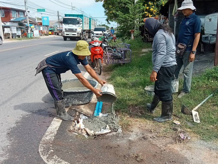 กองช่างเทศบาลตำบลกุดดู่ ดำเนินการนำฝา...