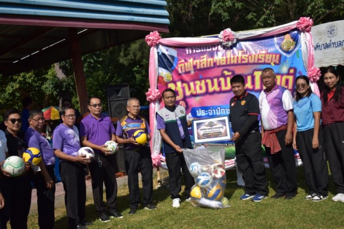 ประธานเปิดกิจกรรมโครงการกีฬาสีภายในโร...