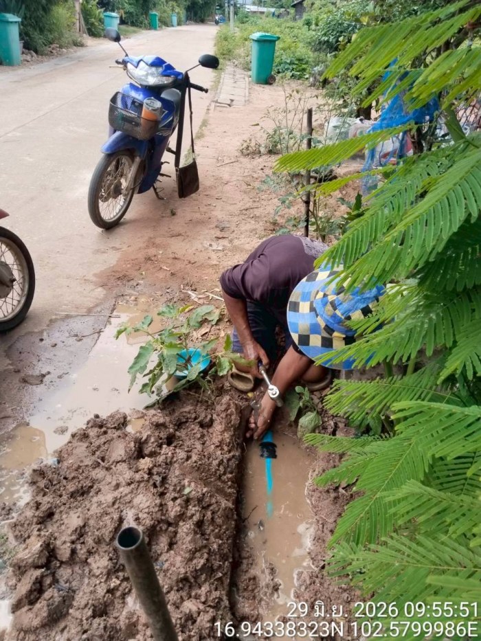 กองช่างเทศบาลตำบลกุดดู่ ซ่อแซมท่อเมน ...